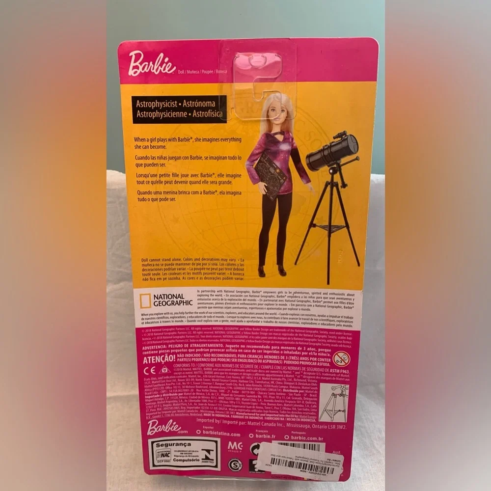 Barbie Astrophysicist Doll Blonde Telescope Star Map National Geographic - Picture 2 of 2